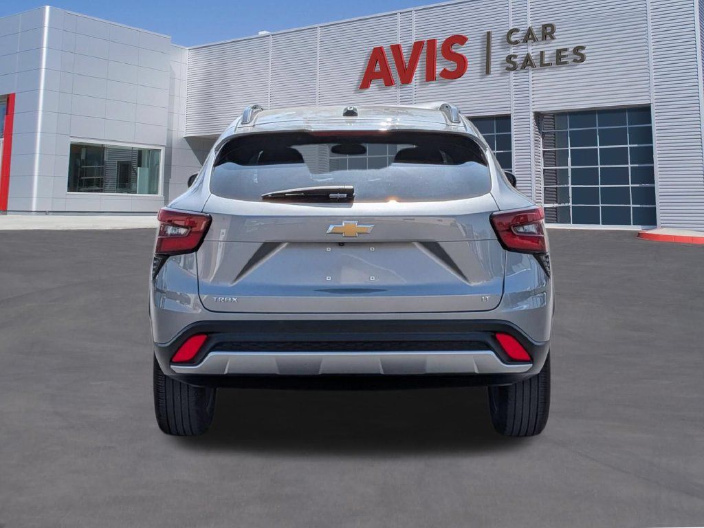 Used 2025 Chevrolet Trax LT w/ LT Convenience Package FWD image 7