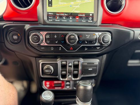 Used 2021 Jeep Wrangler Unlimited Rubicon AWD/4WD image 40