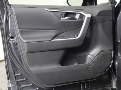 Used 2021 Toyota RAV4 XLE Premium image 12