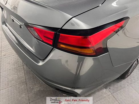 Used 2025 Nissan Altima 2.5 SV FWD image 15