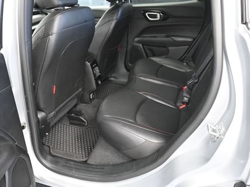 Used 2025 Jeep Compass Trailhawk AWD/4WD image 17