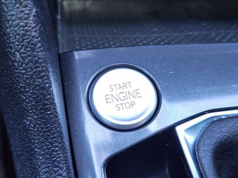 Certified 2022 Volkswagen Tiguan SE R-Line image 18