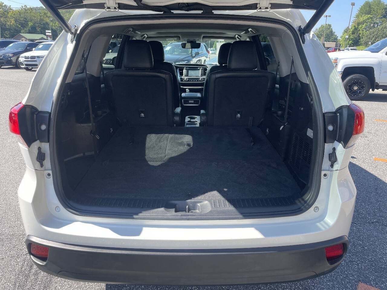 Used 2017 Toyota Highlander XLE FWD image 21