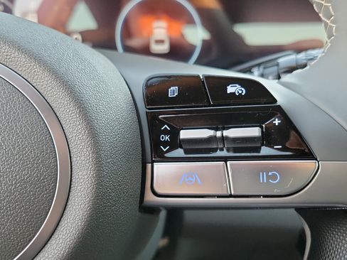 Certified 2025 Hyundai Elantra SEL image 8