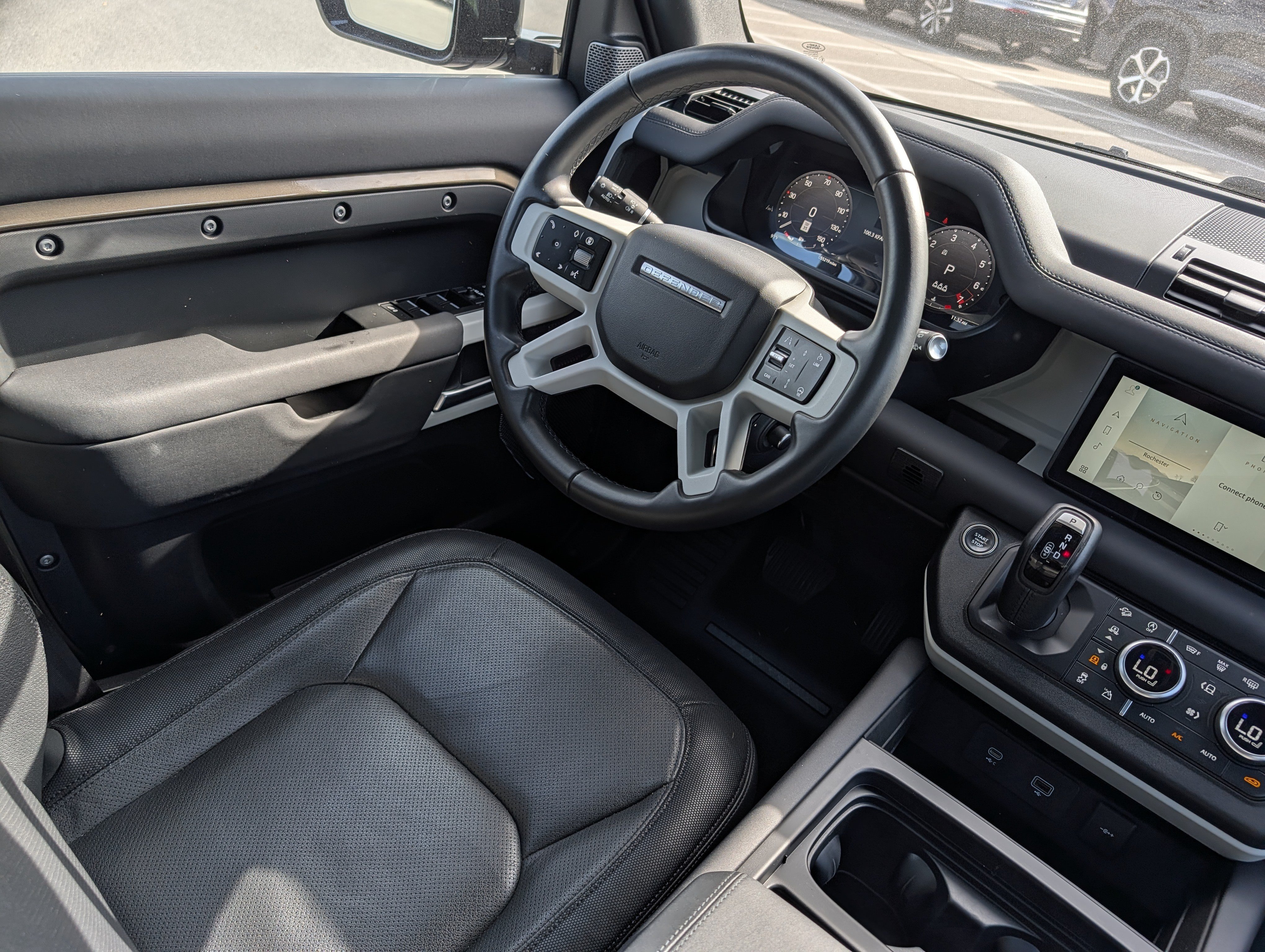 Used 2024 Land Rover Defender 110 X-Dynamic SE AWD/4WD image 12