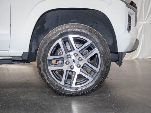 Used 2024 Chevrolet Colorado Z71 w/ Z71 Convenience Package 2 AWD/4WD image 9