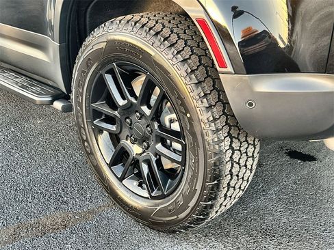 Used 2026 Land Rover Defender 110 S image 11