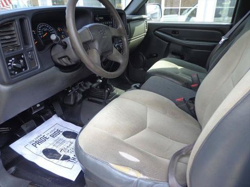Used 2004 Chevrolet Silverado 2500 W/T w/ Skid Plate Package AWD/4WD image 6