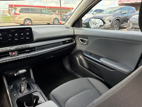 Used 2025 Kia K4 LXS image 28