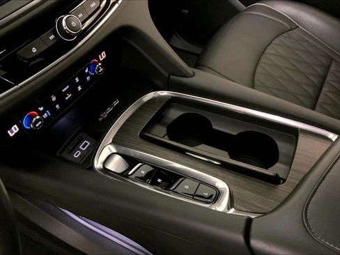 Used 2023 Buick Enclave Avenir w/ Avenir Technology Package AWD/4WD image 17