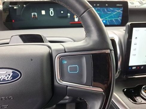 Certified 2025 Ford Expedition Max Platinum image 21