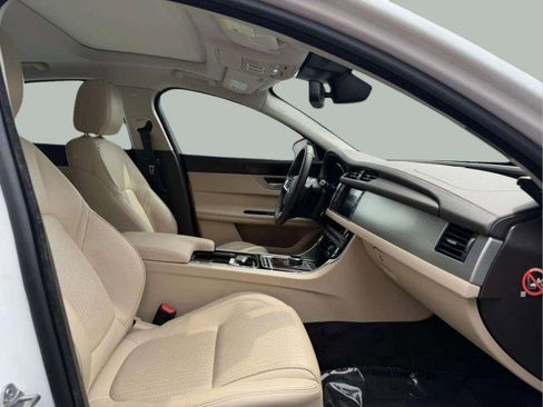 Used 2018 Jaguar XF Prestige AWD/4WD image 31