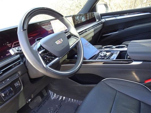 Certified 2025 Cadillac Escalade Premium Luxury w/ LPO, Floor Liner Package image 11