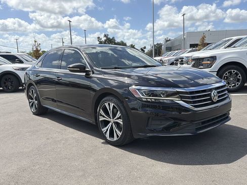 Used 2020 Volkswagen Passat 2.0T SEL FWD image 2