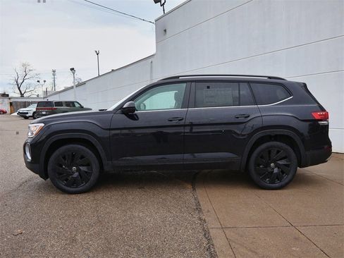 New 2026 Volkswagen Atlas SE image 2