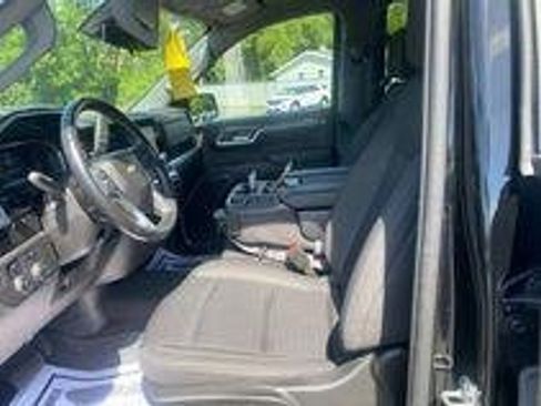 Used 2022 Chevrolet Silverado 1500 LT AWD/4WD image 9