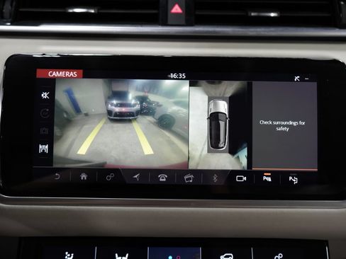 Used 2019 Land Rover Range Rover Velar R-Dynamic SE AWD/4WD image 17