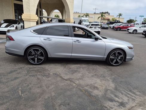 Used 2025 Honda Accord Sport image 4