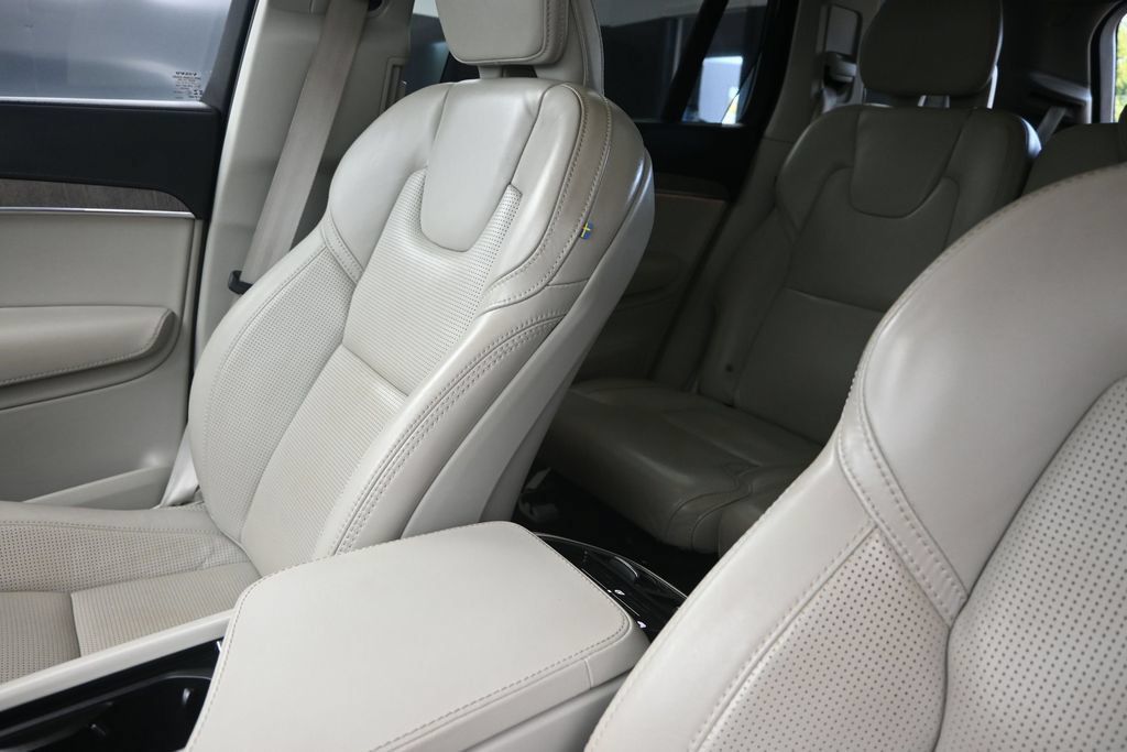 Used 2023 Volvo XC90 B6 Ultimate w/ Protection Package Premier AWD/4WD image 14