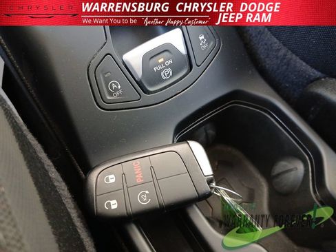 Used 2023 Jeep Renegade Latitude AWD/4WD image 28