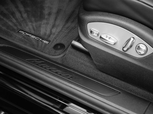 Used 2025 Porsche Macan image 23