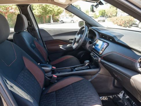 Used 2022 Nissan Kicks SR w/ Interior Electronics Package FWD image 15