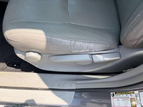 Used 2011 Toyota Highlander 4WD w/ Tow Pkg image 16
