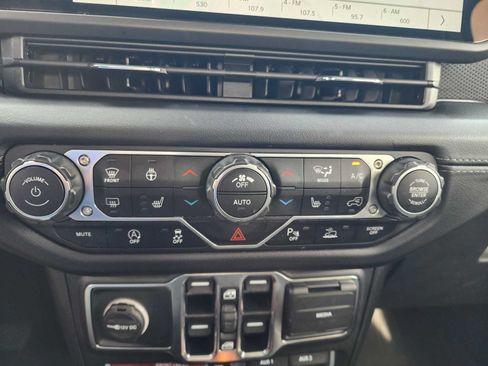 Used 2024 Jeep Gladiator Rubicon w/ Safety Group AWD/4WD image 24
