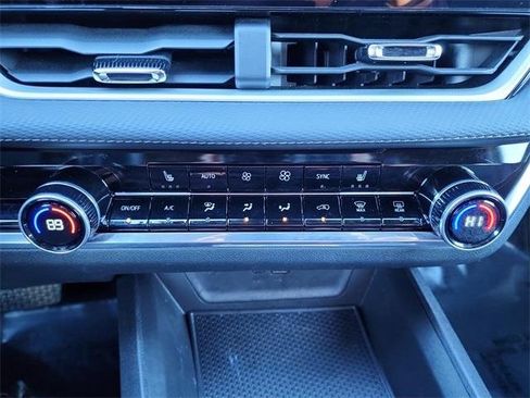 Used 2025 Chevrolet Equinox LT w/ Convenience Package II image 20