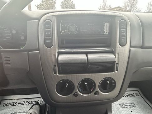 Used 2005 Ford Explorer XLT image 12