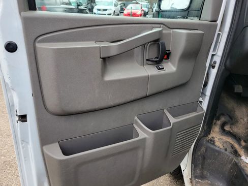 Used 2017 GMC Savana 3500 LS RWD image 14