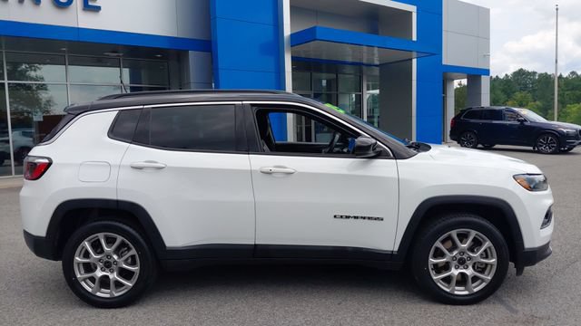 Used 2025 Jeep Compass Limited AWD/4WD image 3