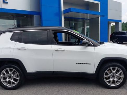 Used 2025 Jeep Compass Limited AWD/4WD image 3