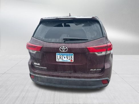 Certified 2017 Toyota Highlander XLE image 3