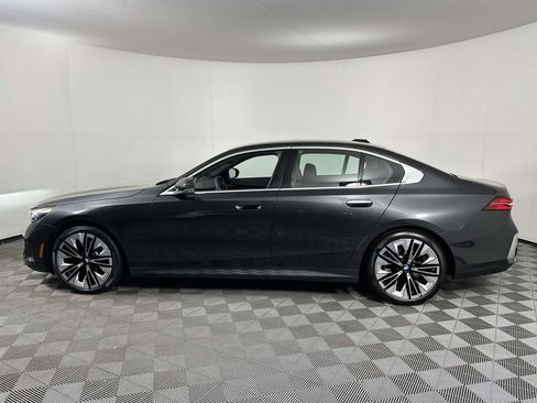 Used 2025 BMW 530i xDrive w/ Premium Package image 11