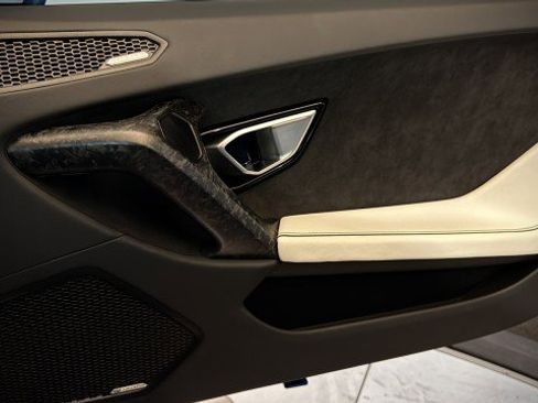 Used 2021 Lamborghini Huracan EVO image 5