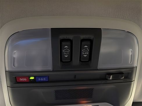 Used 2024 Subaru Crosstrek 2.0i Premium image 25