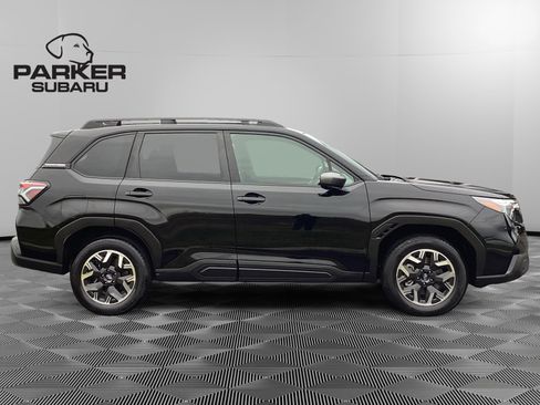 Used 2025 Subaru Forester Premium image 6