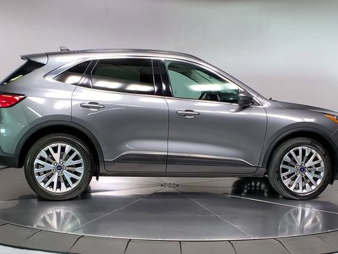 Used 2022 Ford Escape Titanium w/ Class II Trailer Tow Package image 9