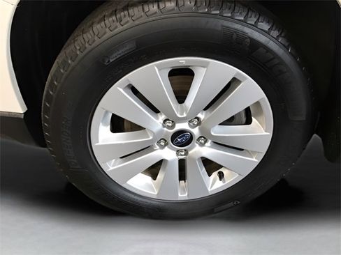 Used 2016 Subaru Outback 2.5i Premium image 12