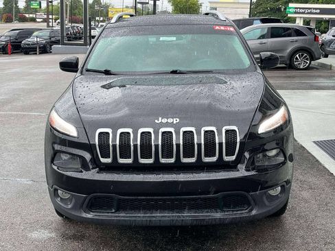 Used 2017 Jeep Cherokee Latitude w/ Comfort/Convenience Group AWD/4WD image 8