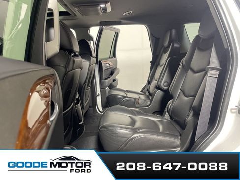 Used 2019 Cadillac Escalade Premium Luxury AWD/4WD image 20