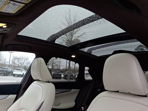 Used 2019 INFINITI QX50 Essential w/ Sensory Package image 15