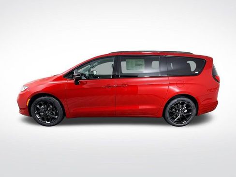 New 2026 Chrysler Pacifica Select w/ S Appearance Package image 4