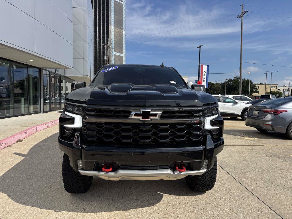 Used 2025 Chevrolet Silverado 1500 ZR2 w/ Technology Package AWD/4WD image 2