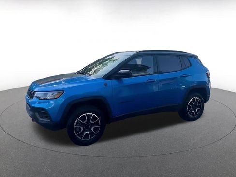 Used 2025 Jeep Compass Trailhawk AWD/4WD image 7