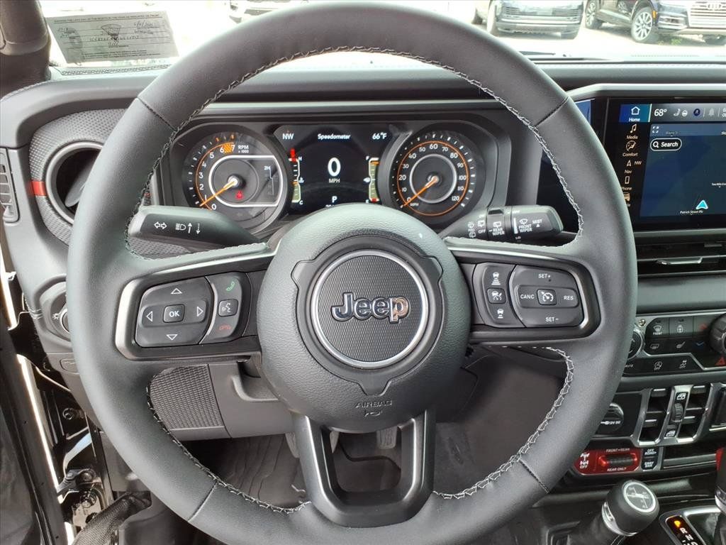 Used 2025 Jeep Wrangler Unlimited Rubicon AWD/4WD image 16