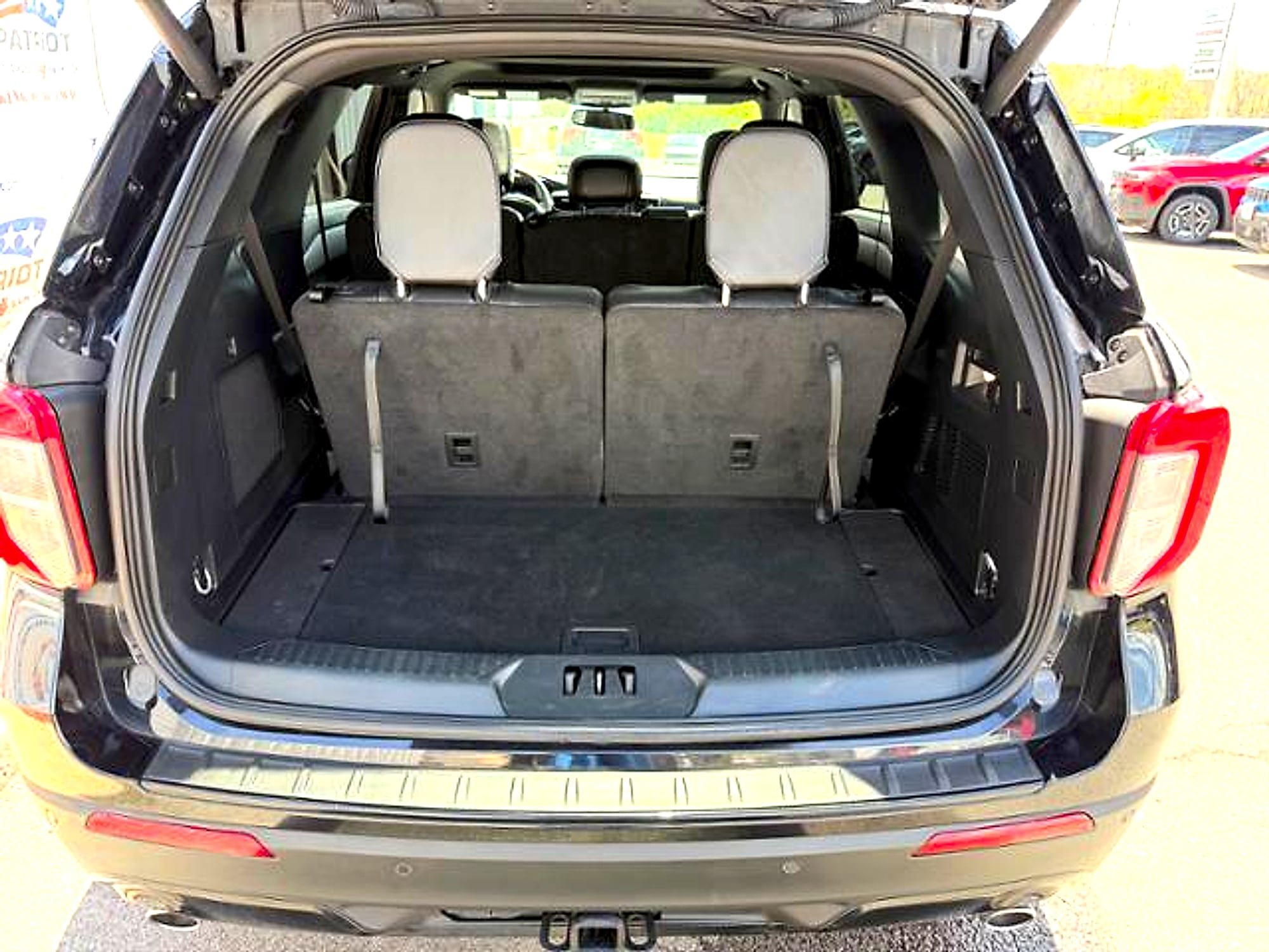 Used 2023 Ford Explorer ST-Line w/ Class IV Trailer Tow Package AWD/4WD image 24