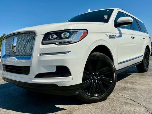 Used 2024 Lincoln Navigator Reserve w/ Monochromatic Package AWD/4WD image 3