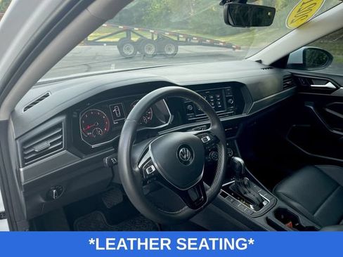 Used 2021 Volkswagen Jetta SE FWD image 2